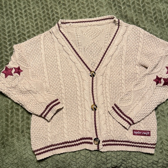 TAYLOR SWIFT Folklore HOLIDAY EDITION Cardigan Sweater med / lg Burgundy STARS - Picture 3 of 15